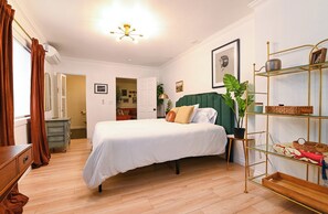 3 chambres, fer et planche à repasser, Wi-Fi, draps fournis