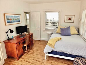 4 habitaciones, tabla de planchar con plancha, wifi y ropa de cama 