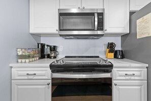 Coffee/tea maker, fridge, microwave, oven