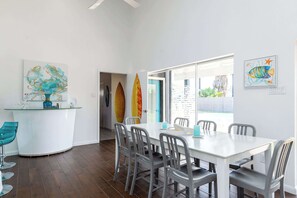 Dining - Month Long Stays 3 Bdr | Pool | Pets | Sleeps 10 (Port Aransas)