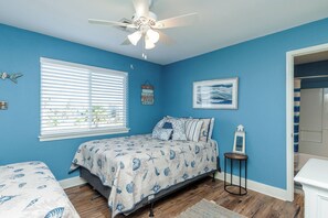 2 bedrooms, WiFi, bed sheets - Month Long Stays | Pets | Optional Golf Cart (Port Aransas)