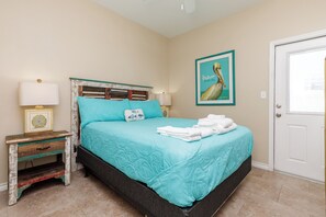 26 bedrooms, WiFi, bed sheets - Long Term Stays | 2 bedroom | Pets & Pool (Port Aransas)
