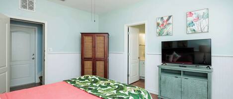 3 habitaciones, tabla de planchar con plancha, wifi y ropa de cama