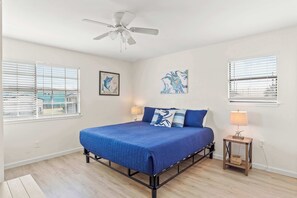 2 bedrooms, iron/ironing board, WiFi, bed sheets - 2 Bedroom Sleeps 8 Long Term Stays + Pets (Port Aransas)