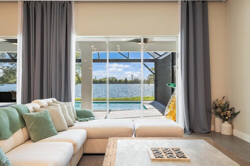 Private Lake Retreat 3 King Beds, 5 Bedrooms, Pool & Spa, Pool Table, 3129 Sq Ft