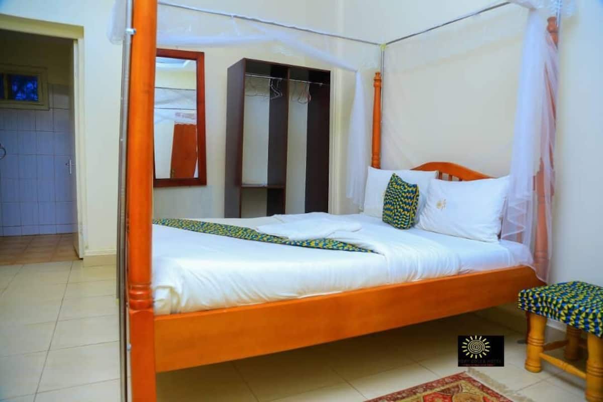 Classic Double Room, Balcony | Desk, free WiFi