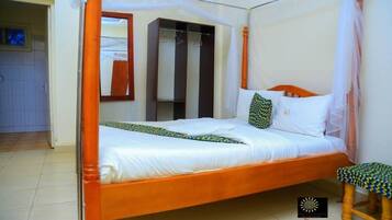 Classic Double Room, Balcony | Desk, free WiFi