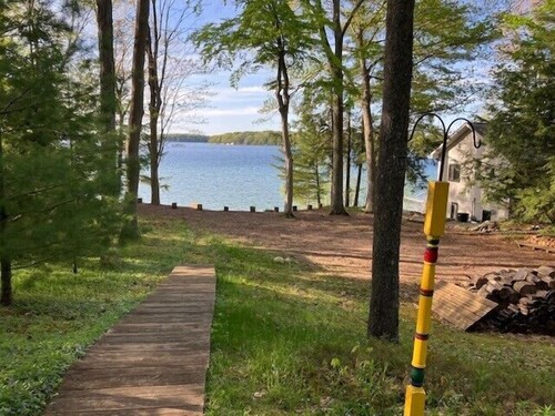 On Long Lake close to Traverse City, Dock, Mooring, Pet ok