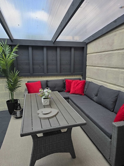 Cozy 3-bedroom terrace house, in a safe and peaceful neighborhood for families. 