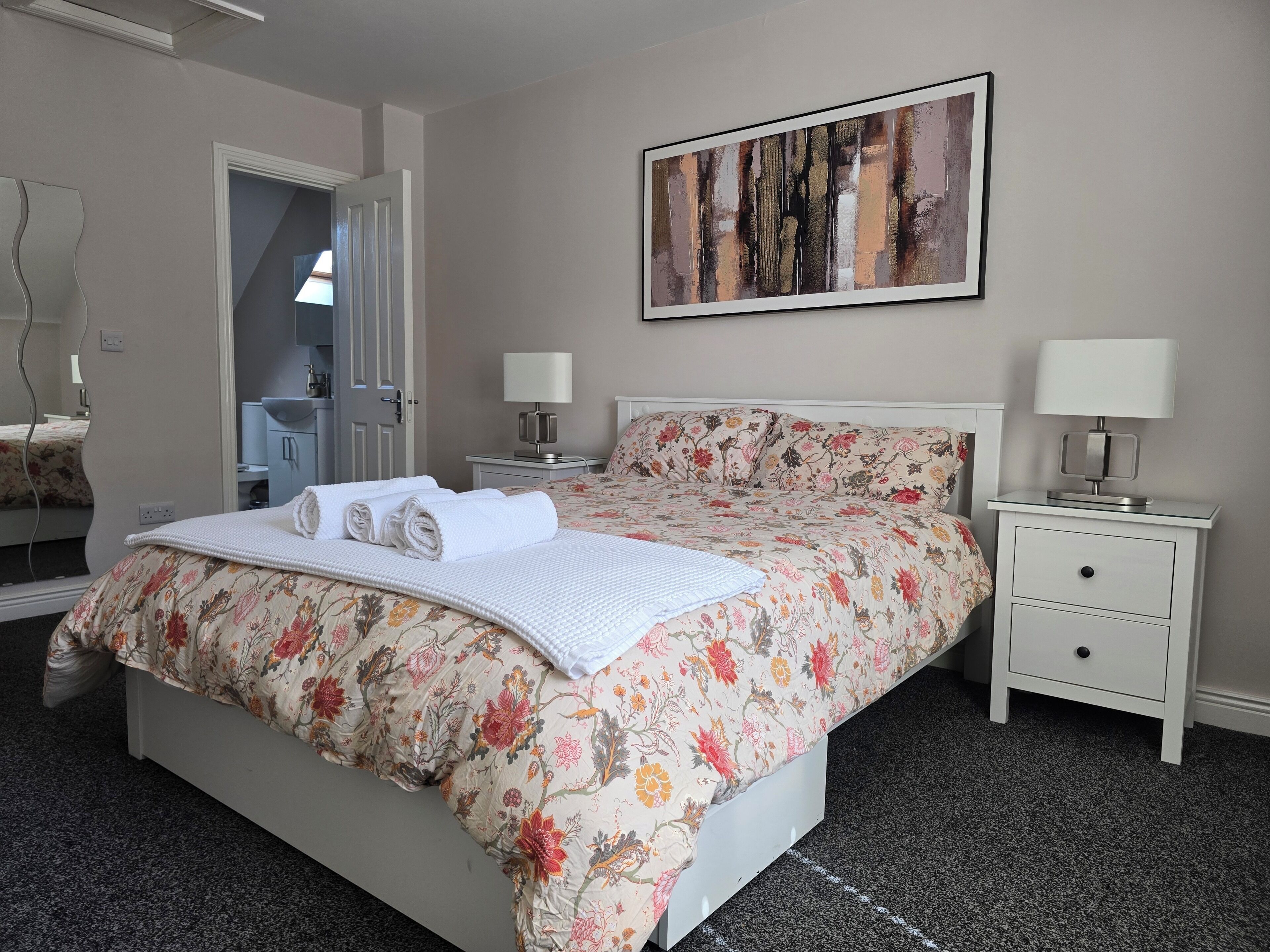 3 bedrooms, desk, iron/ironing board, travel cot