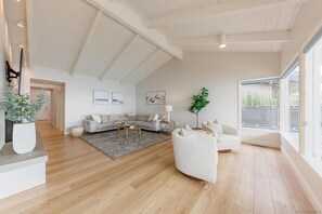Interior - Oceanfront Luxury with Pool/Spa, Beach Access (Encinitas)
