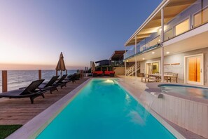 Et oppvarmet basseng