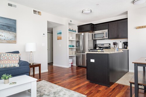 Downtown TC Condo - Perfect location