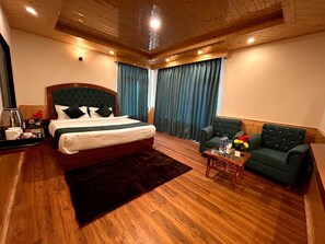Soundproofing, iron/ironing board, free WiFi - Hidden Heaven Manali (Manali)