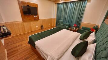 Luxury Double Room, Balcony, Valley View | Soundproofing, iron/ironing board, free WiFi