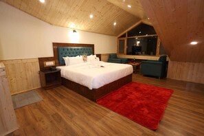 Deluxe Double Room | Soundproofing, iron/ironing board, free WiFi
