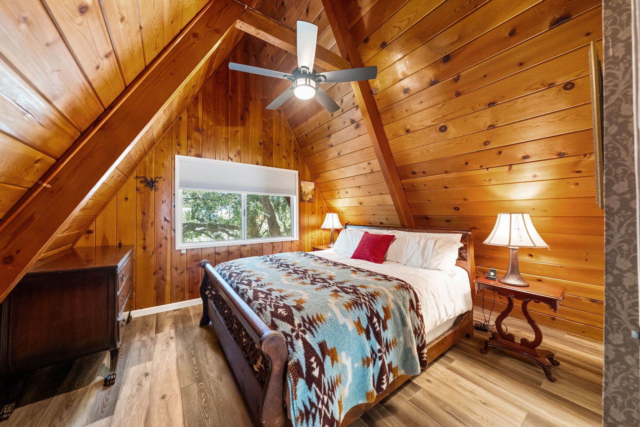 4 soverom, skrivebord, wi-fi og sengetøy