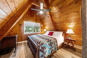 4 bedrooms, desk, WiFi, bed sheets