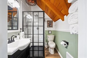 Shower, hair dryer, towels - Fox Den Lodge: Your Cozy Mountain Haven w/ game room & Spa (Idyllwild)