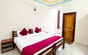 Deluxe-Doppelzimmer, Hügelblick | 1 Schlafzimmer, kostenloses WLAN