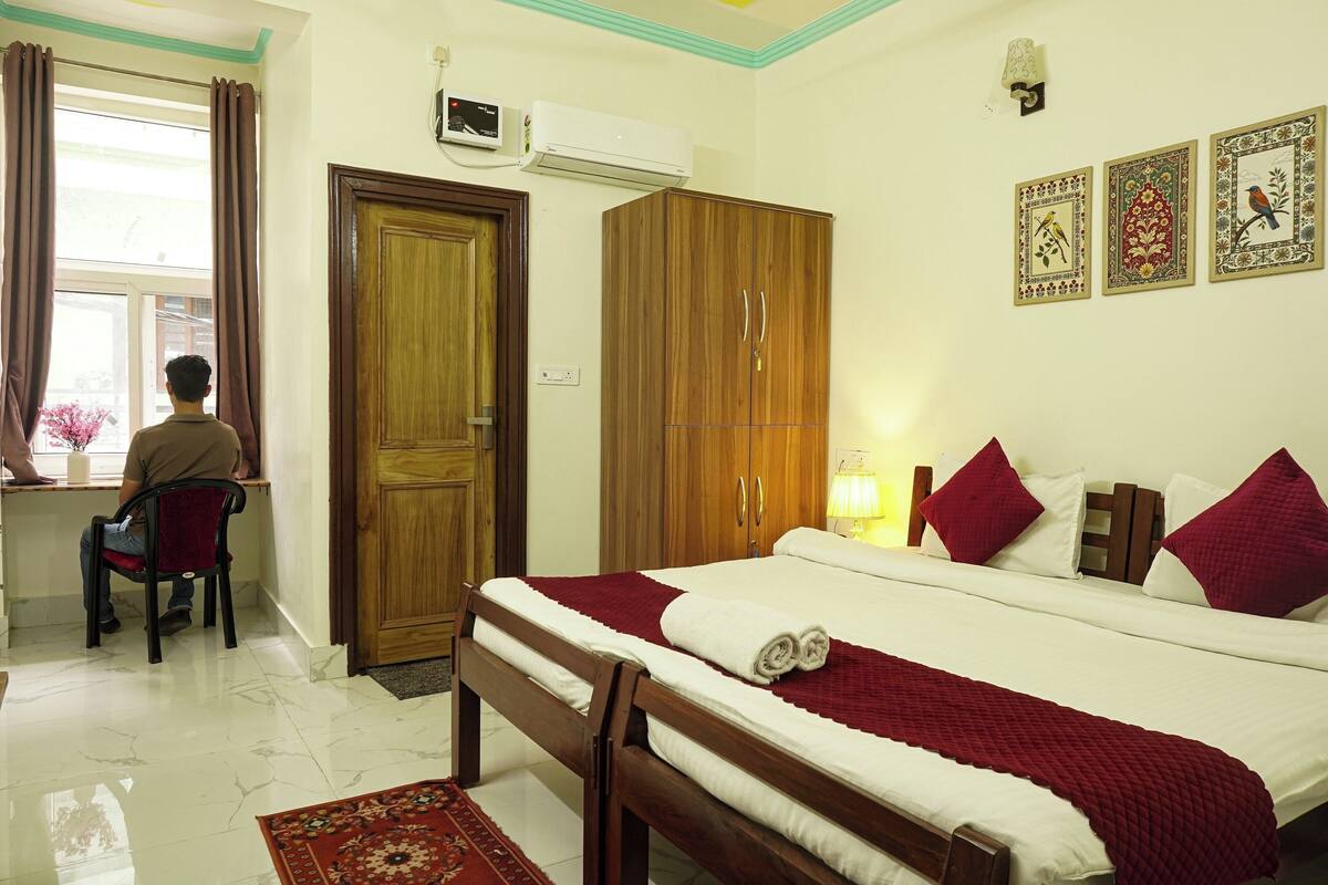 Executive Room | Memory foam beds, free WiFi, bed sheets