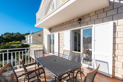 Beautiful 2-Bedroom Apartment with Balcony and Sea View.