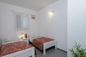 2 bedrooms, iron/ironing board, WiFi, bed sheets