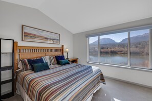 3 bedrooms, internet, bed sheets