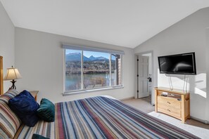 3 bedrooms, Internet, bed sheets - Townhome with Private Hot Tub! (Silverthorne)