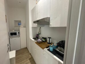 Full-sized fridge, microwave, espresso maker, electric kettle