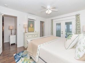 3 bedrooms, iron/ironing board, Internet, bed sheets - Beautiul Coral Cay Home with Private Heated Pool! (Placida)