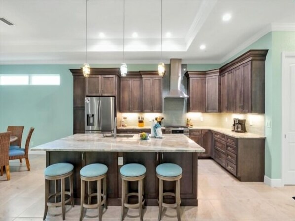 Fridge, microwave, stovetop, dishwasher - Beautiul Coral Cay Home with Private Heated Pool! (Placida)