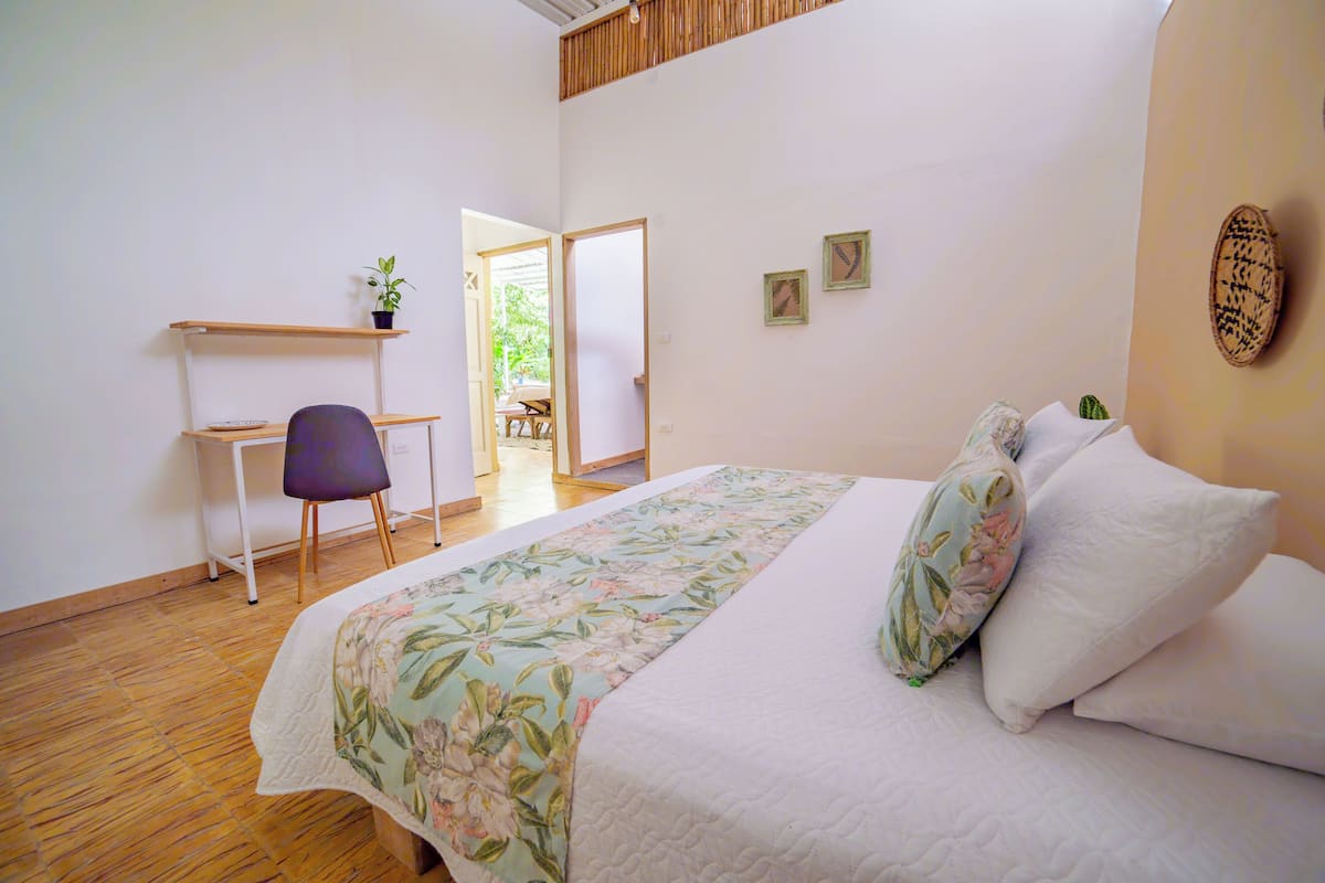 Double Room, 1 King Bed, Garden View | Free WiFi