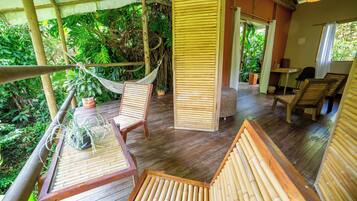 Habitación doble Deluxe, 1 cama King size, balcón, vista al jardín | Terraza o patio