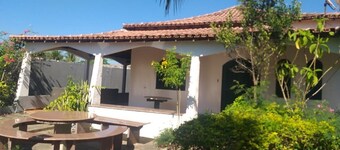 "Casa 5 Quartos a poucos Passos do Mar de Santa Clara: Tranquilidade, Segurança"