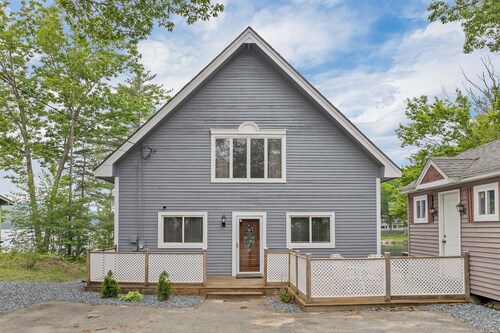 Pet Friendly Escape to Lake Waukewan for Your Next Getaway