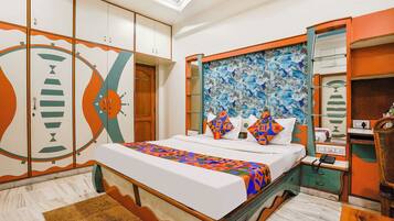 Soundproofing, free WiFi, bed sheets