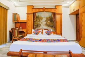 Deluxe Double Room, Balcony, City View | Soundproofing, free WiFi, bed sheets