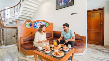 Café da manhã com buffet todos os dias mediante uma taxa