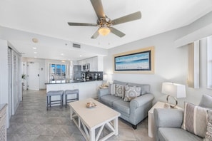 TV - Perfect, Chic + Convenient 4th of July Getaway (St. Pete Beach)