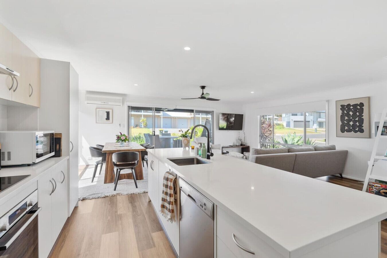 Kjøleskap, mikrobølgeovn, ovn og brødrister