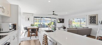 16 Ghania Court Chiton