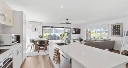 16 Ghania Court Chiton