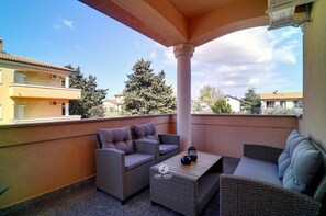 Apartment | Property grounds - Apartment in Medulin Near Beach (Medulin)