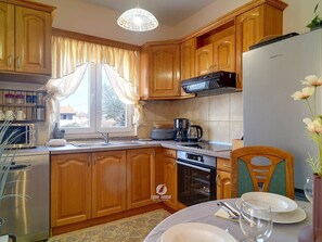 Apartment | Private kitchen - Apartment in Medulin Near Beach (Medulin)