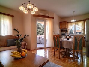 Apartment | Living room - Apartment in Medulin Near Beach (Medulin)