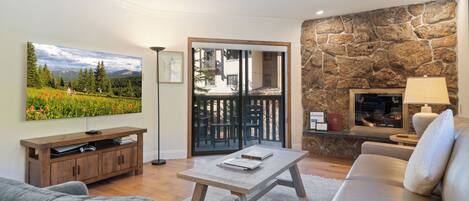 Televisión, chimenea