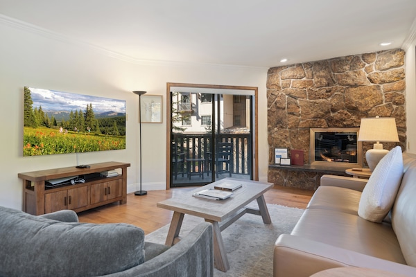 Televisión y chimenea