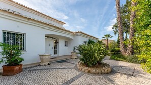 Exterior - Bright 3 BDR Duplex House With Pool by LovelyStay (Carvoeiro)