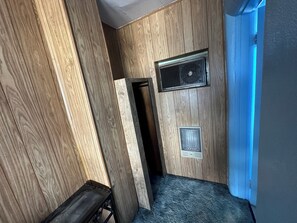 Skrivebord, skrivebord for bærbar PC og blendingsgardiner